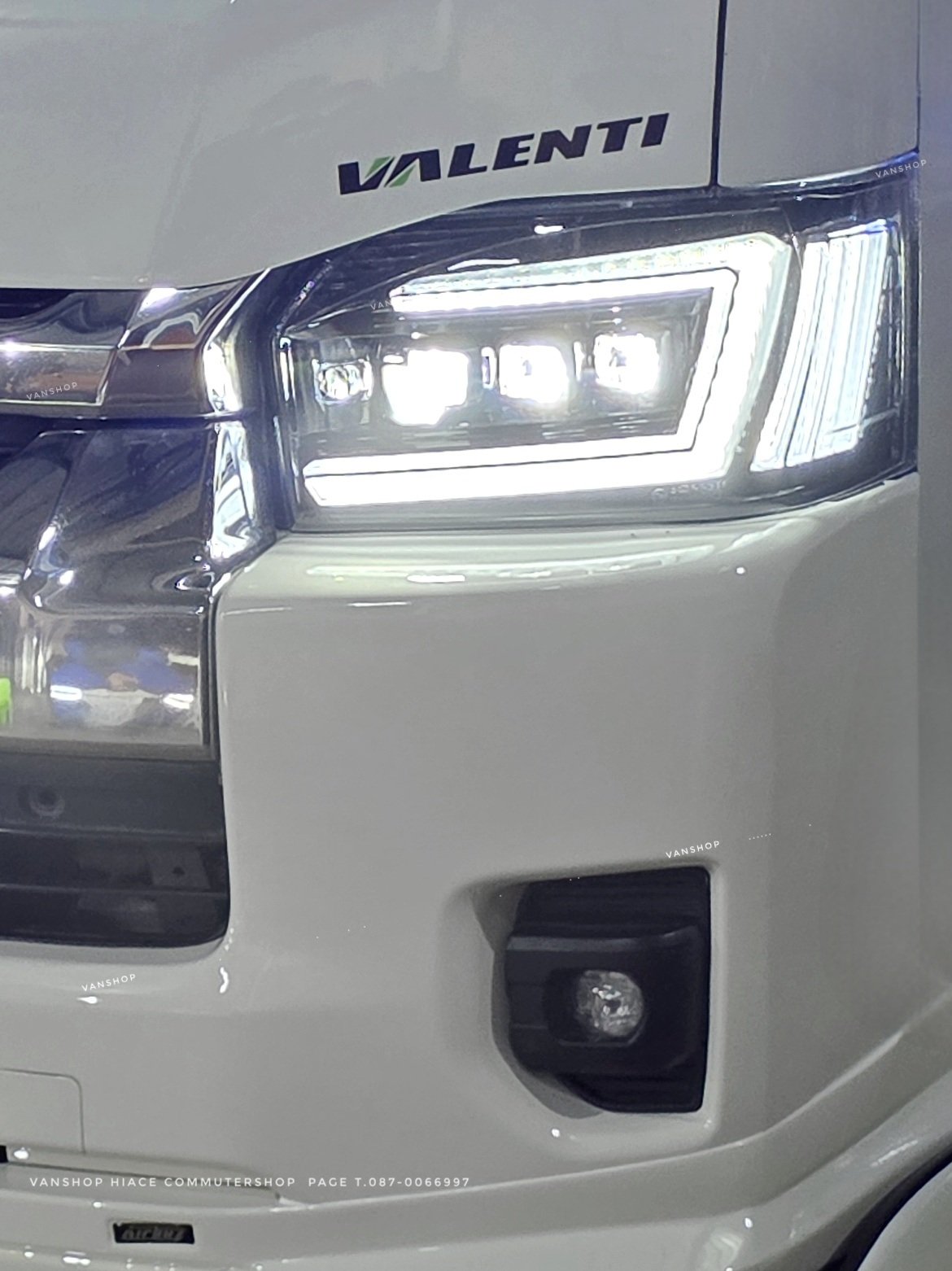 โคมไฟหน้า Valenti Jewel LED ULTRA ตรงรุ่น Toyota Hiace / Commuter 200 Series (งานสเปคแท้ญี่ปุ่น ไฟเลี้ยววิ่ง) - Image 2
